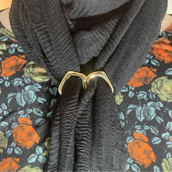 Vintage Minimalist Gold Geometric Brooch (2.25” x 3”) - Picture 8 of 8